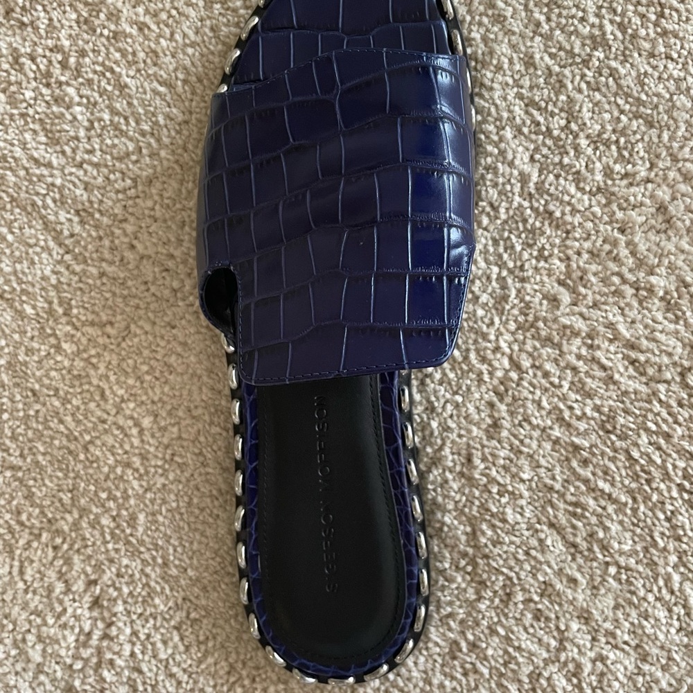 SIGERSON MORRISON navy slides/pressed leather/adorned with silver tabs